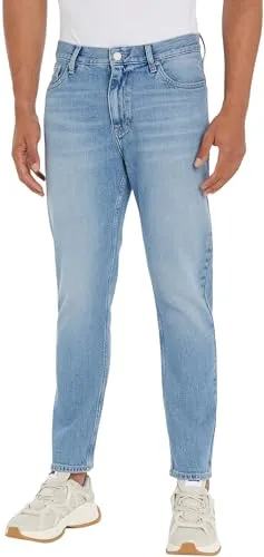 Tommy Jeans Herren Jeans Hose Dad Fit Tapered Fit, Blau (Denim Light) - Jeans im lässigen 5-Pocket-Style, ideal für Büro und Alltag. Hoher Tragekomfort dank Stretchanteil und weichem Material. Perfekte Passform für eine schöne Silhouette.