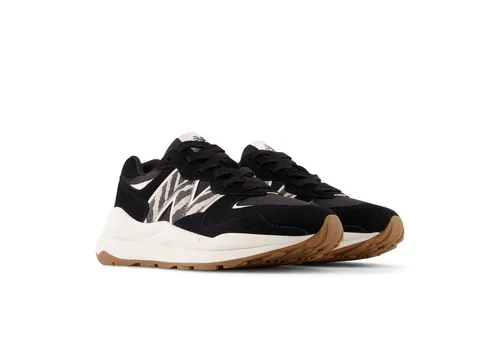 New Balance Sneaker 5740 in Schwarz, Größe 39 - Stylische Sneaker von New Balance, Modell 5740 in Schwarz, perfekt für jeden Anlass. Komfortables Design und trendige Optik für einen lässigen Look.