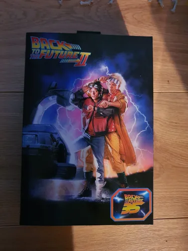 Zurück in die Zukunft 2: Marty McFly Action Figure - Action- & Spielfiguren, detailgetreue Nachbildung von Marty McFly, perfekt für Sammler und Fans der Kultfilmreihe.