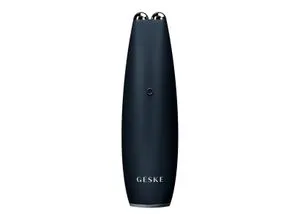 GESKE SmartAppGuided™ MicroCurrent Face-Lift Pen 6 in 1 - Geräte zur Faltenreduzierung & Anti-Aging-Geräte. Der innovative Mikrostrom-Stift fördert den Kollagenaufbau und strafft die Haut für ein jugendliches Aussehen.