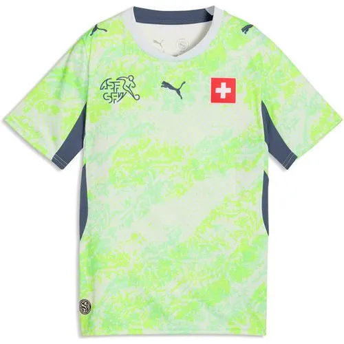 PUMA Kinder Trikot Schweiz SFV WM 2026 Auswärts - Das PUMA Auswärtstrikot für Kinder vereint Stil und Komfort. Ideal für kleine Fans, die ihr Team lieben. Mit einzigartigen Teamdetails und hochwertiger Verarbeitung ist es perfekt für aufregende Spieltage oder Freizeitaktivitäten.