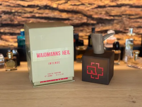 Rammstein WAIDMANNS HEIL INTENSE Eau de Parfum 100ml - Herrenparfum mit intensiver Duftkomposition aus Pfeffer, Mandarine und Ylang-Ylang. Ideal für selbstbewusste Männer, die einen bleibenden Eindruck hinterlassen möchten.
