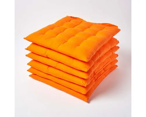 Homescapes Stuhlkissen Orange - 6 Stück - Dekorative 40x40 cm Stuhlkissen in fröhlichem Orange, ideal für Küche, Esszimmer und Garten. Mit Bändern für sicheren Halt und bequemer Polyesterfüllung.