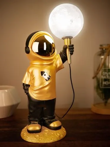 BRUBAKER Astronauten Tischlampe in gold von BRUBAKER