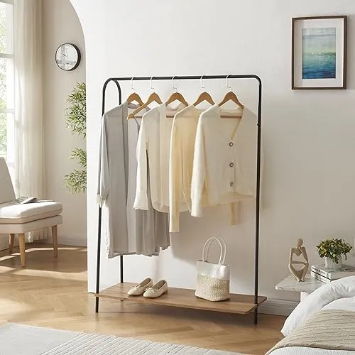 [en.casa] Ørbæk Garderobenständer – Stabiler Kleiderständer mit Ablage - Kleiderständer aus Metall und Spanplatte, einfach aufzubauen, mit praktischer Ablage für Schuhe. Ideal für Wohnzimmer und Schlafzimmer, Maße: 144 x 100 x 35 cm.