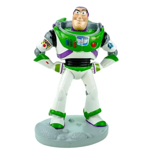 Disney Buzz Lightyear Gartenfigur - Toy Story Deko aus Polyresin, 20 cm - Detailreiche Buzz Lightyear Figur aus Toy Story aus robustem Polyresin. Ideal für Garten, Terrasse oder Balkon – ein echter Blickfang für Disney-Fans. Perfekte Größe und hochwertige Verarbeitung für langlebige Freude.