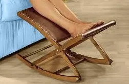 Möbel Direkt Online Fußschaukel Susen - Hocker mit 3-fach verstellbarer Fußschaukel, höhenverstellbar und aus Massivholz. Ideal für entspanntes Sitzen und Wohlfühlen.