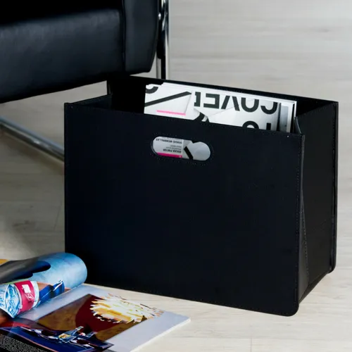 Casablanca Zeitungskorb - Schwarz, H30/B40/T19cm - Haushaltszubehör: Praktischer Zeitungskorb aus schwarzem Kunstleder für Ordnung in Wohnzimmer und Büros. Schlichtes Design und hochwertige Verarbeitung bieten Platz für Zeitungen, Zeitschriften und mehr.