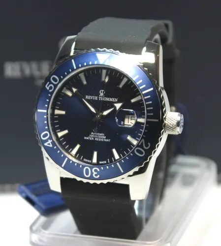 REVUE THOMMEN Diver Professional AUTOMATIK Herren-Armbanduhr - Armbanduhren mit 300 m Wasserdichtigkeit, ideal für Taucher und sportliche Aktivitäten. Schweizer Präzision mit Saphirglas und Leuchtzeigern für optimale Ablesbarkeit.