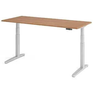 Hammerbacher Nicht Höhenverstellbarer Schreibtisch Nussbaum - Kinderschreibtisch mit T-Fuß in elegantem Nussbaum, ideal für ein stilvolles Arbeitsumfeld und mit praktischem Aufbauservice.