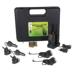 Stabo Funkgerät 20701, freecomm 700 Koffer, PMR446 - Funkgeräte mit bis zu 10 km Reichweite, tropfwassergeschützt (IPX2) und inklusive praktischem Koffer mit Ladegeräten und Zubehör für optimalen Komfort.