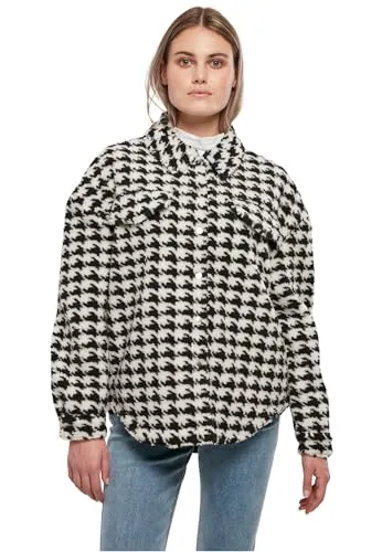 Urban Classics Damen AOP Sherpa Overshirt blackhoundstooth, 4XL - Kuscheliges Overshirt für Damen im modischen Allovermuster. Hergestellt aus hochwertigem Polyester mit Taftfutter, bietet es einen lässigen Oversize Fit und einen stylischen runden Saum.