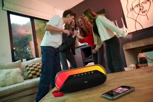 BigBen Party Lite 2. Gen Bluetooth Lautsprecher - Portabler Lautsprecher mit 50 W Leistung und 180° Lichteffekten, ideal für Partys und Veranstaltungen. Genießen Sie kraftvollen Sound und stimmungsvolle Atmosphäre!