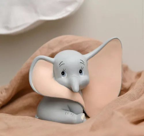 Disney Spardose Dumbo – Magical Beginnings - Entdecken Sie die zauberhafte Dumbo-Spardose von DISNEY®. Mit liebevoller Gestaltung und praktischem Gummistopfen ist sie die perfekte Kombination aus Dekoration und Funktionalität für jeden Sparfuchs.