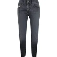 Diesel 2019 D-strukt Verblasste Schwarze Jeans - Stylische Diesel 2019 D-Strukt Faded Black Jeans für Männer. Mit strapazierfähigem Material und perfektem Stretch für optimalen Komfort. Das klassische Five-Pocket-Design und der moderne Look machen sie zum idealen Begleiter für jeden Tag.