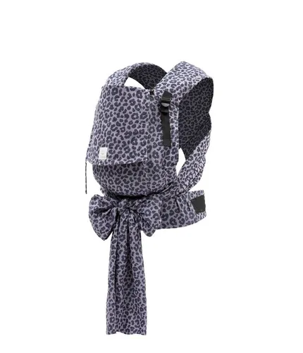 Stokke Babytrage Limas™ Plus, Half Buckle Babytrage in Leopard Lilac - Babytragen für optimalen Komfort und Halt, ideal für Eltern, die ihren Nachwuchs sicher und stilvoll tragen möchten.