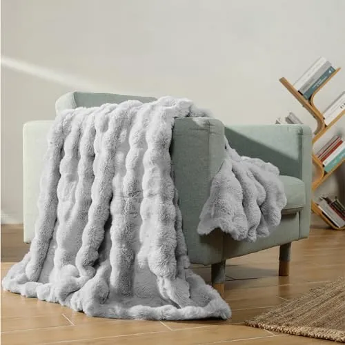 HOMELEVEL Kunstfelldecke 127 x 152 cm - Weiche Faux Fur Decke für ultimativen Komfort - Kuscheldecke mit 750 g/m², extrem warm und ideal für kalte Winternächte. Perfekt für Sofa und Bett, bietet ein beruhigendes Gewicht für besseren Schlaf.