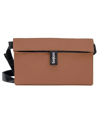 Notabag Crossbody Umhängetasche 40 cm - Copper - Handtaschen mit nachhaltigem Design: Die Notabag Crossbody ist aus 100% recycelten Materialien, erweiterbar und anpassbar – perfekt für unterwegs!