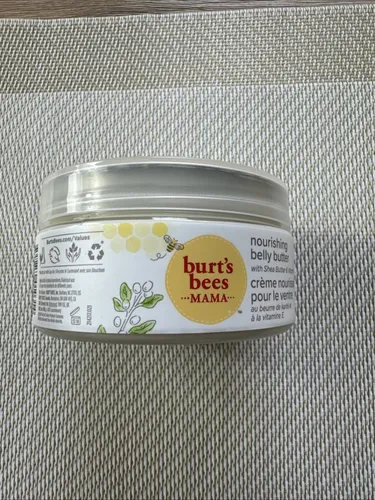 Burt’s Bees Mama Bee Body-Butter für Bauch und Taille 185 g - Hautpflege für Schwangere, nährende Body-Butter mit Sheabutter und Vitamin E für intensive Feuchtigkeit und geschmeidige Haut.