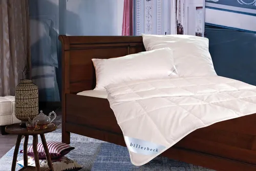 billerbeck Microfaserbettdecke Liliane Superlight - Leichte Sommerbettdecke in 135x200 cm, ideal für Hausstauballergiker, mit 100% Baumwollbezug und pflegeleicht bei 60°C waschbar.