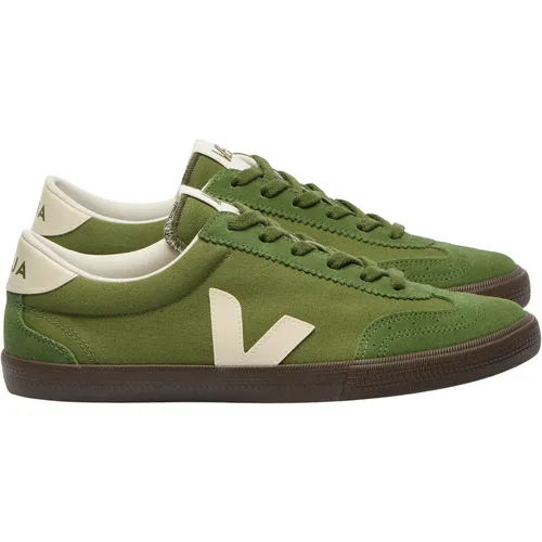 Veja Volley Damensneaker – Nachhaltige Sneaker in Grün - Stilvolle Veja Volley Damensneaker aus 100% Baumwolle und Wildleder, nachhaltig produziert. Ideal für den Alltag, kombiniert Retro-Design mit umweltfreundlichen Materialien für einen bewussten Look.
