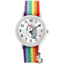 Kinder Armbanduhr Mädchen Einhorn Schmuckset - Wasserdichte Armbanduhr mit leuchtenden Elementen und 4 emaillierten Einhorn Anhängern. Ideal für kleine Schätze, perfekt als Geschenk zur Einschulung oder Geburtstag.