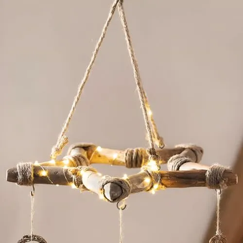 Dekoleidenschaft Dekohänger Stern aus recyceltem Holz - Wunderschöner Dekohänger in Sternform aus recyceltem Holz. Ideal für die Weihnachtsdekoration mit 5 stabilen Haken für individuelle Gestaltung. Maße: Ø 55 cm, Gesamthöhe 50 cm.