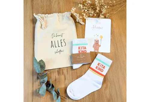 MeinBaby123® Freizeitsocken Kitakind Socken, Geschenk Kindergarten, Geschenkidee Kindergarten Outfit Kindergarten, Kindergartenkind 2025, Tennissocken