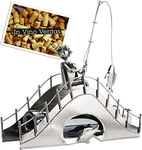 BRUBAKER Flaschenhalter Angler auf Einer Brücke - Flaschenhalter Skulptur für Weinflaschen, ideal für Angler und Weinliebhaber. Aus Metall, 2-teilig, Höhe 33 cm und max. Flaschendurchmesser 7,5 cm. Ein perfektes Geschenk mit persönlicher Note.