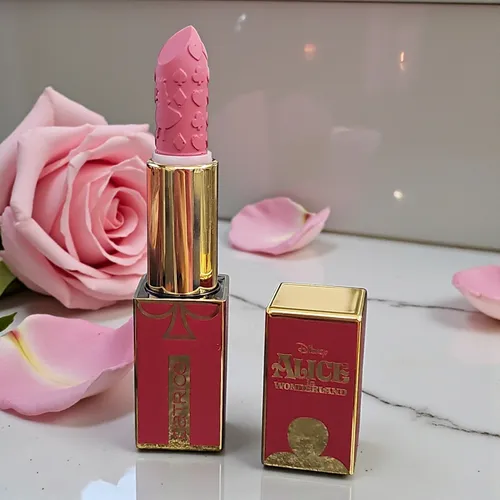 Produktbild Catrice Lippenstift Disney Alice in Wonderland Matt C02 It's All In Your Head 😍
