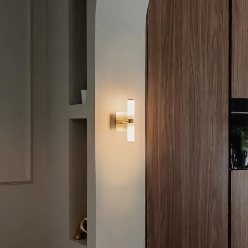 Qazqa Moderne Bad Wandleuchte Gold - 2-flammig IP44 - Elegante 2-flammige Wandleuchte aus Messing für das Badezimmer. Dimmbar und ideal für stimmungsvolle Beleuchtung. Perfekt für moderne Wohnräume.