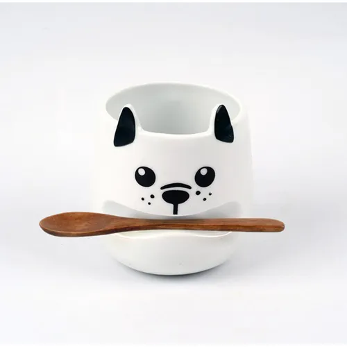Hund Kaffeebecher mit Holzlöffel im Maul