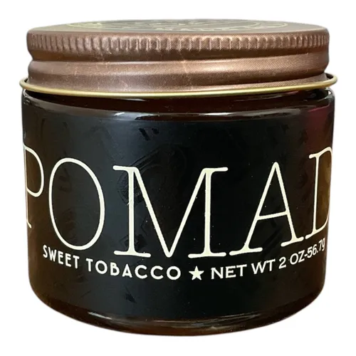18.21 Man Made Pomade 59ml - Hochglänzende Haarpomade - Haarstyling-Produkte mit mittlerer Verstärkung, nicht fettend und parabenfrei. Ideal für kreative Styles mit süßem Tabakaroma - für glatte, wellige oder lockige Looks!