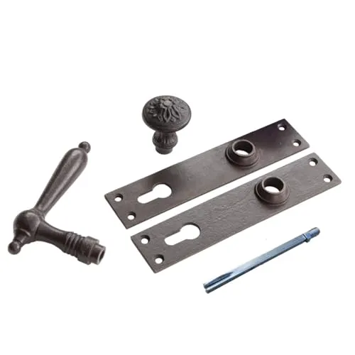 Antikas Türbeschlag mit Türklinke & Knauf für Haustüren | PZ92 | Eisen braun - Hochwertiger Türbeschlag aus braunem Eisen für Haustüren, inklusive 2 Klinken und 2 PZ92 Langschilder. Ideal für stilvolle Eingänge.