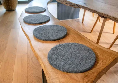 naturling Stuhlkissen Filz Sitzkissen rund 35cm aus 100% Schurwolle - Stuhlkissen aus 100% Schurwolle, schmutz- und wasserabweisend, wärmend und isolierend – ideal für Wohn- und Essbereiche, auch im Winter bequem!