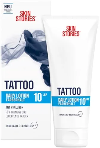 SKIN STORIES Daily Lotion (100 ml) - Feuchtigkeitsspendende Tattoo Creme mit InkGuard-Technology® und LSF 10 für intensivere Farben. Die vegane Formel zieht schnell ein und verbessert die Hautelastizität.