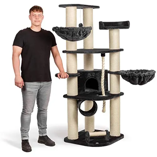 CanadianCat Company Kratzbaum Dawson - Aktivitätskratzbaum für Katzen - Aktivitätskratzbaum mit stabilen Sisalstämmen, ideal für aktive Katzen. Mit großzügigen Maßen bietet er Rückzugsmöglichkeiten und Kuschelsäcke für höchsten Komfort.