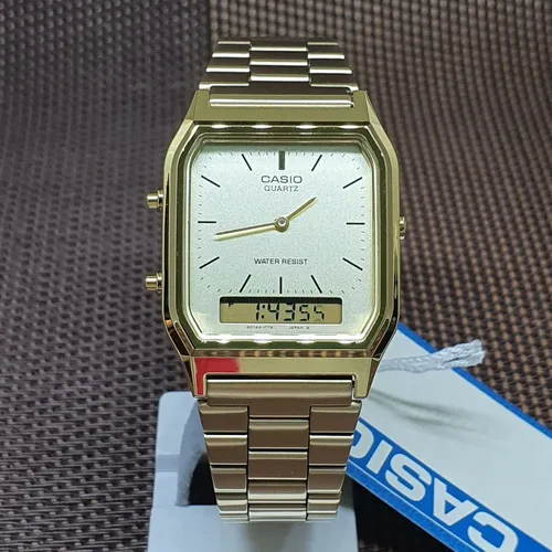 Casio AQ-230GA-9D Vintage Gelbgold Uhr - Armbanduhren mit analog-digitaler Anzeige, edlem gelbgoldenen Edelstahlarmband und vielseitigen Funktionen wie Stoppuhr, Alarm und 3 Jahre Akkulaufzeit.