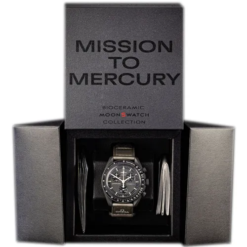 Swatch Omega Bioceramic Moonswatch Mission to Mercury - Schwarz - Herrenuhren mit Bioceramic Gehäuse, wasserbeständig bis 3 Bar und bequemem Velcro® Armband für Alltag und besondere Anlässe.