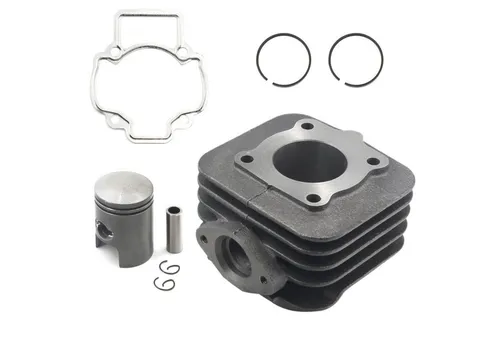 Area1 Motorhalterung Ersatz Zylinder 50ccm für Piaggio Motoren 2T AC - Robuste Grauguss-Motorhalterung für zuverlässige Befestigung und Stabilität. Ideal für den Einsatz in Kfz-Motorteilen.