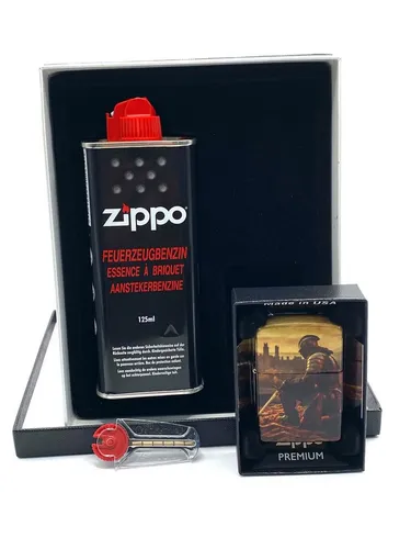 Zippo Feuerzeug Geschenkset 540° Feuerzeug Tumbled Brass Messing Fusion Ritter Knight (1-St., 4 teilig), Geschenkbox inkl. Feuerzeug, 125ml Benzin und 6 Feuersteine