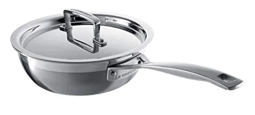 Le Creuset 3-Ply Sautépfanne 24 cm mit Deckel - Hochwertige Antihaft-Pfanne mit 3-Ply Schichtsystem für schnelles, energiesparendes Kochen. Ideal für Saucen und flüssige Gerichte, mit genieteten Griffen für Sicherheit und Komfort.