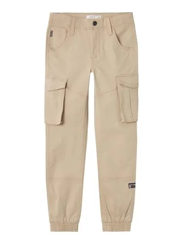 NAME IT Boy Cargohose Regular Fit - Hosen für Jungen: Bequeme Regular-Fit-Cargohose aus Baumwolltwill mit Stretchanteil und verstellbarem Taillenbund für optimalen Tragekomfort.