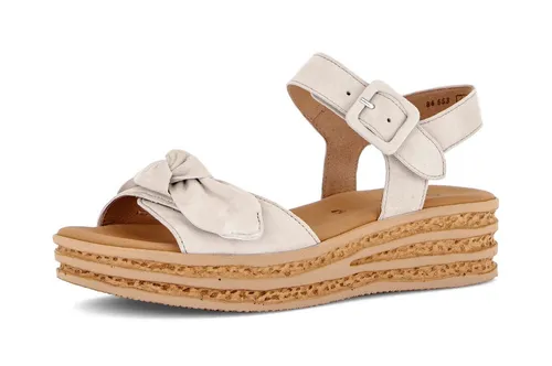Gabor Keilsandalette mit Klettverschluss in Beige, Größe 37 EU - Modische Riemchensandale mit bequemem Klettverschluss, ideal für den Sommer. Der Keilabsatz sorgt für angenehmen Tragekomfort und die hochwertige Verarbeitung aus Ziegenveloursleder garantiert Langlebigkeit.