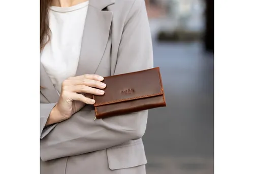 Gusti Leder Geldbörse Angelique - Hochwertige Damen Geldbörse aus braunem Leder, elegant und strapazierfähig. Praktische Aufteilung mit Kartenfächern und Münzfach für Ordnung im Alltag.