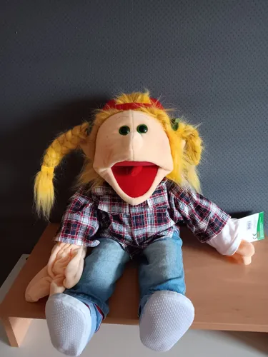 LIVING PUPPETS HANDPUPPE KATIE KICKFLIP W768 - Handpuppe für kreatives Rollenspiel, ideal für Kinder und Puppentheater, fördert die Fantasie und Sprachentwicklung.