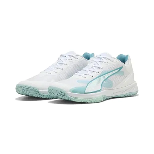 Puma Accelerate Turbo 4 W+ Game On Handballschuhe - Handballschuhe für Frauen mit optimaler Stabilität und Komfort. Hergestellt aus recycelten Materialien, bieten sie hervorragende Dämpfung und Traktion für maximale Leistung auf dem Spielfeld.