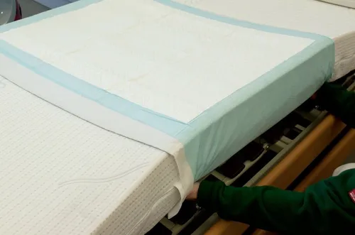 Medi-Inn SAP Plus Premium Krankenunterlagen 70 x 175 cm - Inkontinenzeinlagen, hoch saugfähig mit Superabsorber, ideal für Praxen, Krankenhäuser und häusliche Pflege, hygienisch verpackt für maximale Sicherheit.