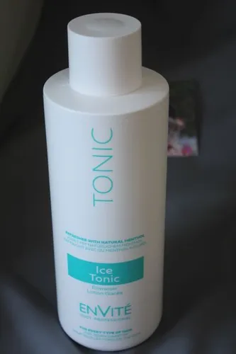 Dusy Ice Tonic Eiswasser 1000 ml - Erfrischendes Tonic für die Haare, spendet Feuchtigkeit und belebt die Kopfhaut, ideal für einen kühlen Frischekick.