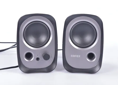 Edifier 2.0 Soundsystem R12U BK - Lautsprecher, tragbares 2.0 Soundsystem mit 4W RMS-Leistung für klaren Sound und einfache USB-Konnektivität, ideal für Musikliebhaber.